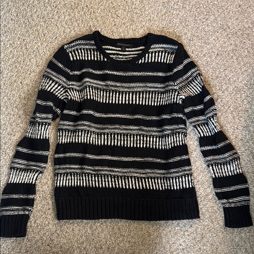 Banana Republic Factory Black and White Crew Neck Sweater
